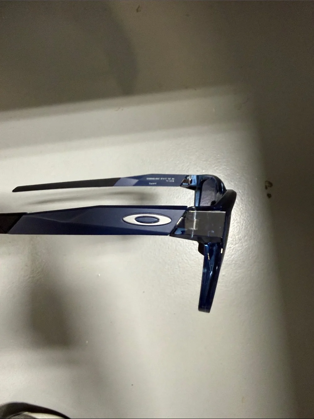 Oakley Men’s Blue Crystal Frame OO9506D Paracord